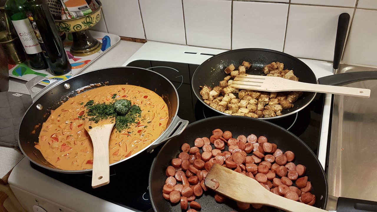 Quorn- eller korvstroganoff med mycket chilli och koriander